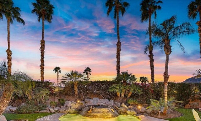 3 Mesquite Ridge Ln, Rancho Mirage, CA 92270 - view of yard at dusk