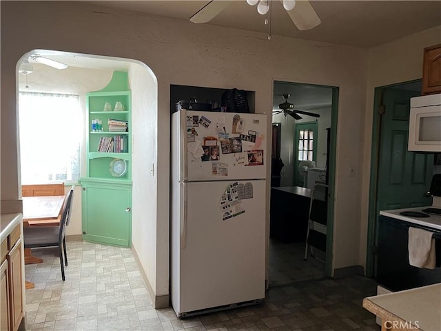 kitchen featuring ceiling fan and white appliances