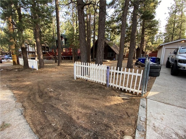 view of yard featuring a fenced front yard