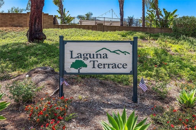 community / neighborhood sign featuring fence