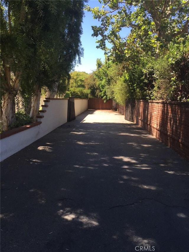 4645 Ledge Ave, Toluca Lake, CA 91602 - view of street