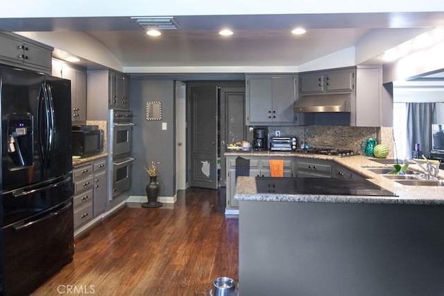 4645 Ledge Ave, Toluca Lake, CA 91602 - kitchen featuring black appliances, gray cabinetry, under cabinet range hood, a peninsula, and recessed lighting