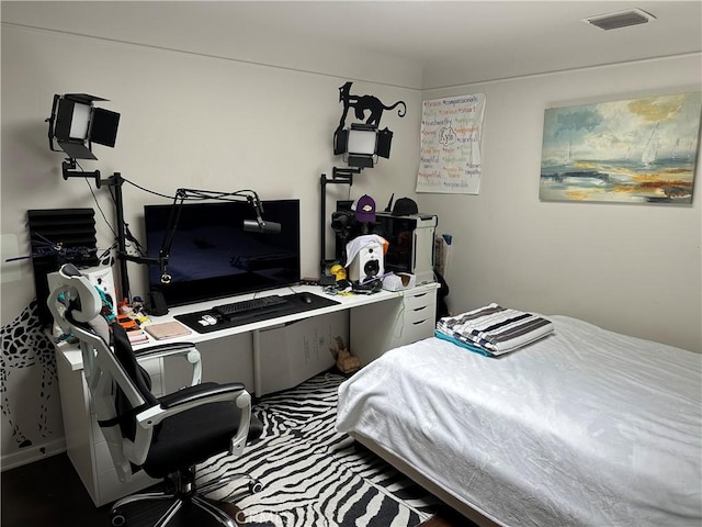 4645 Ledge Ave, Toluca Lake, CA 91602 - bedroom featuring an office area