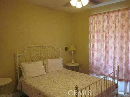 bedroom featuring ceiling fan