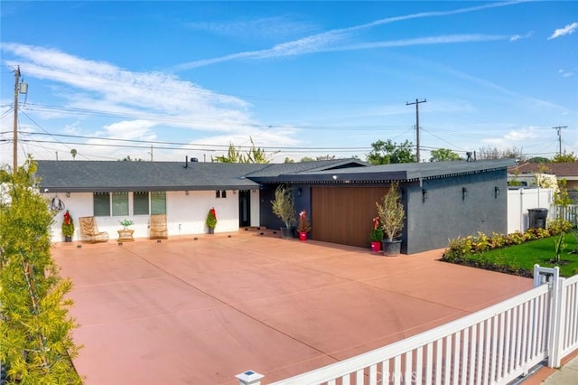 view of front of property featuring fence