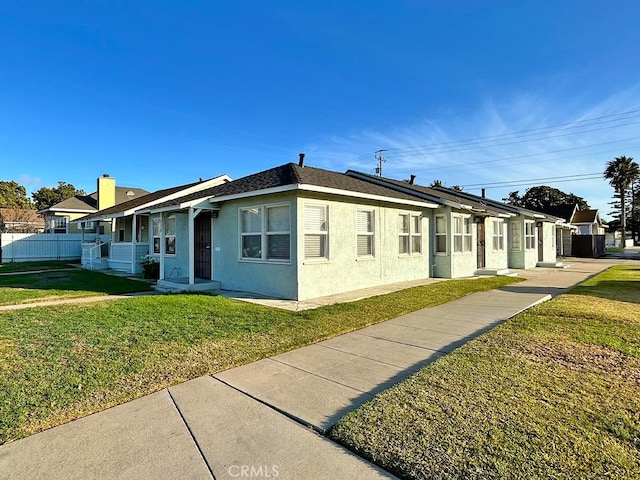 single story home featuring a front yard