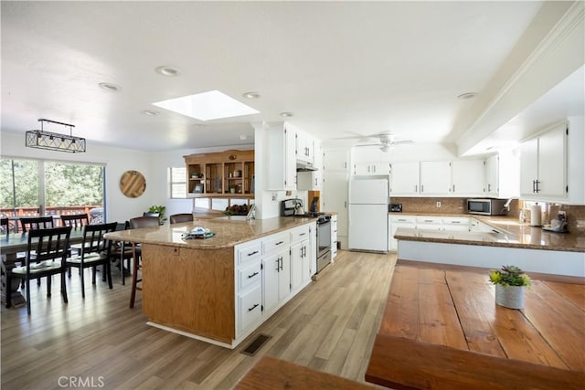188 S Finch Dr, Big Bear Lake, CA 92315 - kitchen featuring freestanding refrigerator, gas range, a peninsula, stainless steel microwave, and recessed lighting