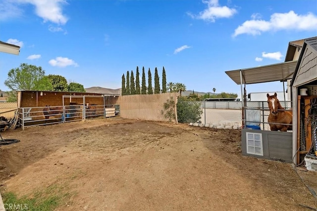 view of yard with an outbuilding