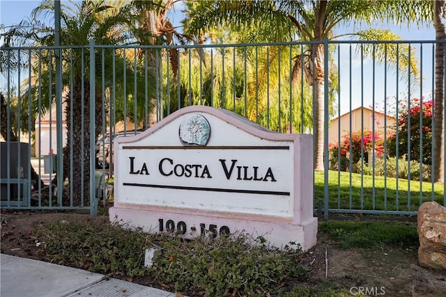 view of community / neighborhood sign