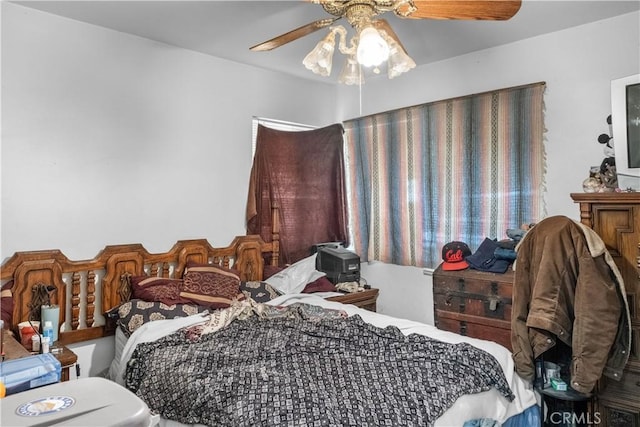 bedroom with ceiling fan