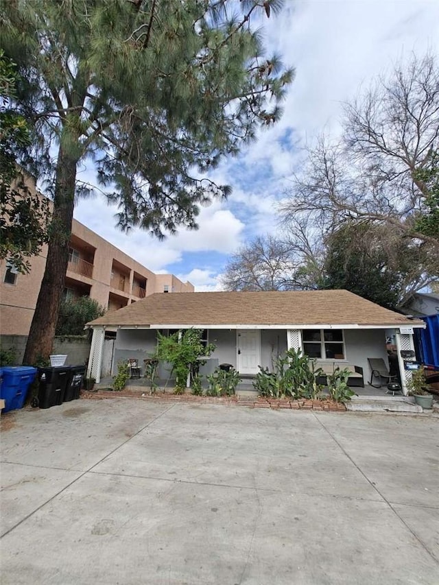 view of front of property