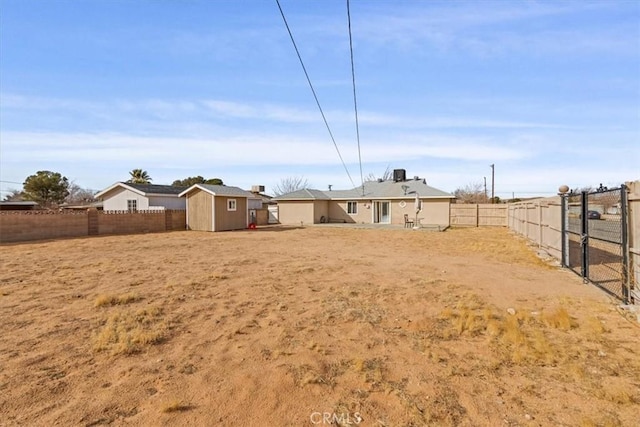 view of yard with a shed