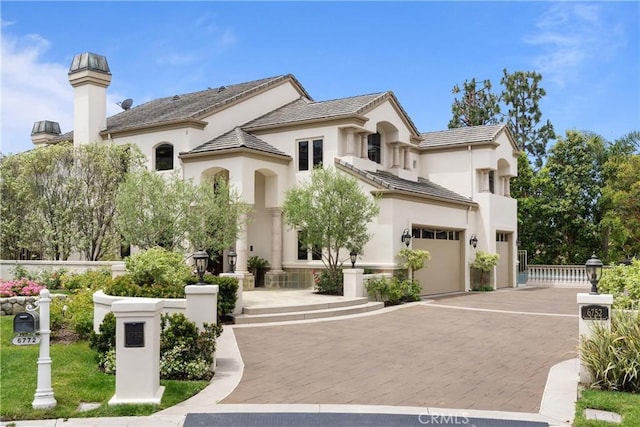 view of front of property featuring a garage