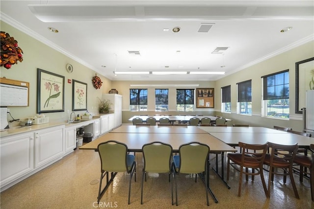 dining area featuring visible vents and crown molding