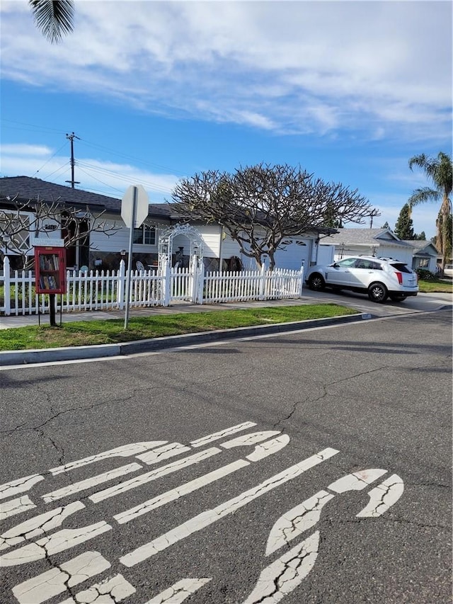 view of front of property with a fenced front yard