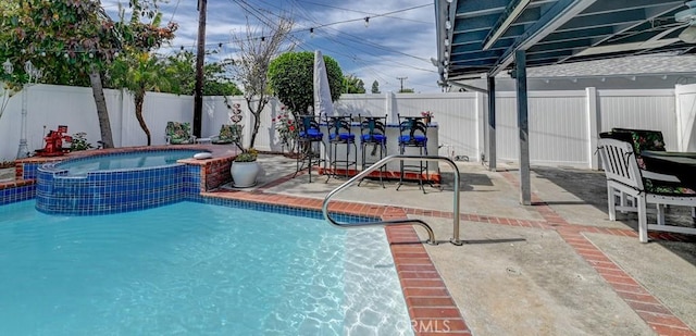 3067 Trinity Dr, Costa Mesa, CA 92626 - view of pool featuring a patio area, a pool with connected hot tub, and a fenced backyard