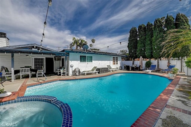 3067 Trinity Dr, Costa Mesa, CA 92626 - view of swimming pool featuring a pool with connected hot tub, a patio, and fence