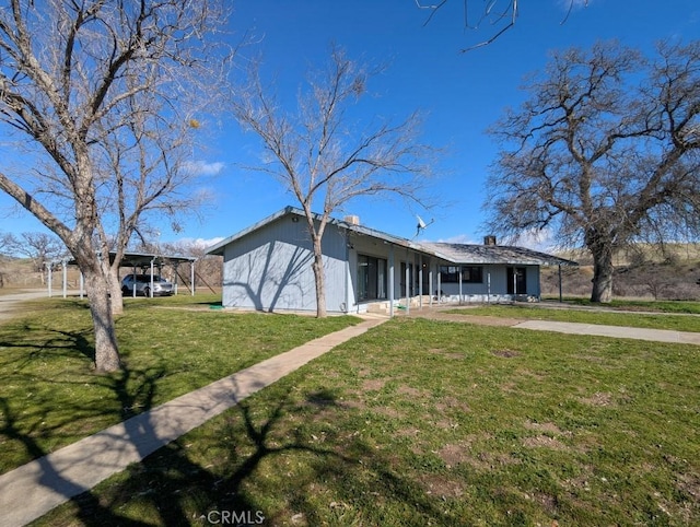 single story home featuring a carport and a front lawn