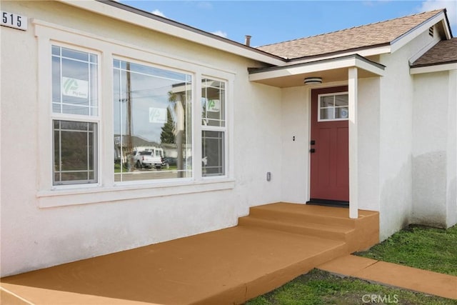 view of exterior entry with stucco siding