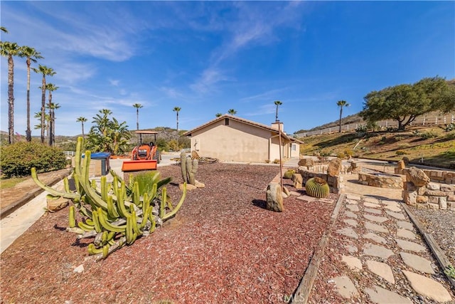 view of yard featuring an outdoor fire pit