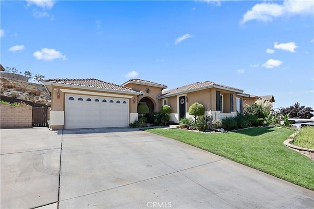 view of front of home featuring a front lawn and a garage