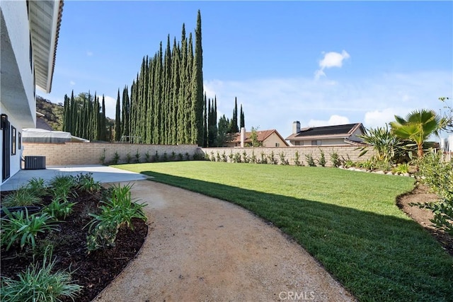 view of yard featuring a patio