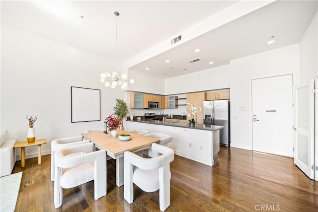 dining area featuring dark wood finished floors, a notable chandelier, visible vents, and recessed lighting