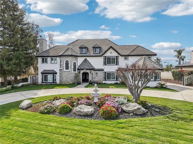 view of front of house with a front yard