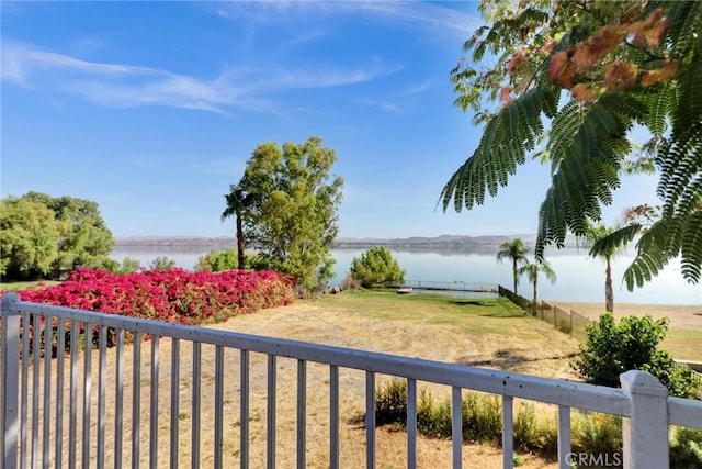 view of yard featuring a water view