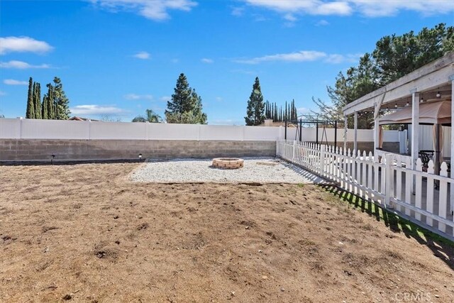 view of yard featuring an outdoor fire pit and a fenced backyard