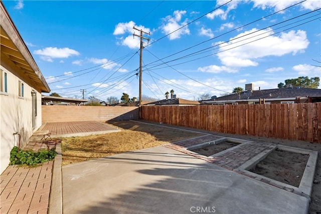 view of yard featuring a patio area