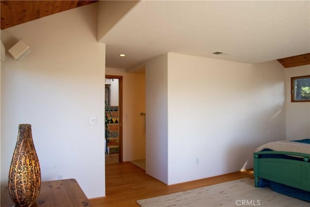 bedroom featuring light wood-style floors, baseboards, visible vents, and recessed lighting