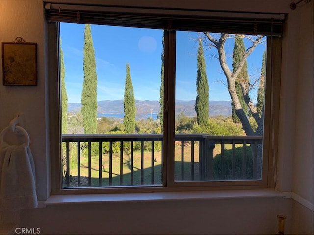 room details featuring a mountain view