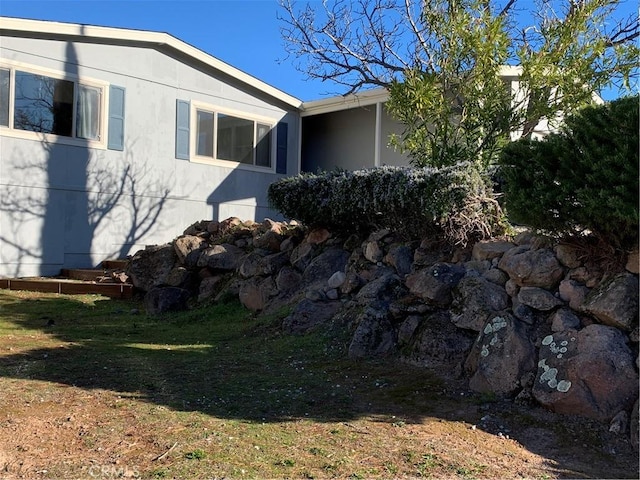 view of side of property featuring a yard