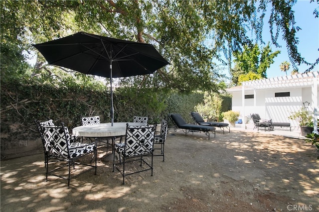 view of patio featuring a pergola