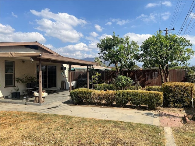 view of yard with a patio area