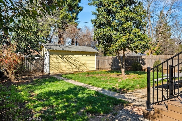 view of yard with a storage shed, an outdoor structure, and a fenced backyard