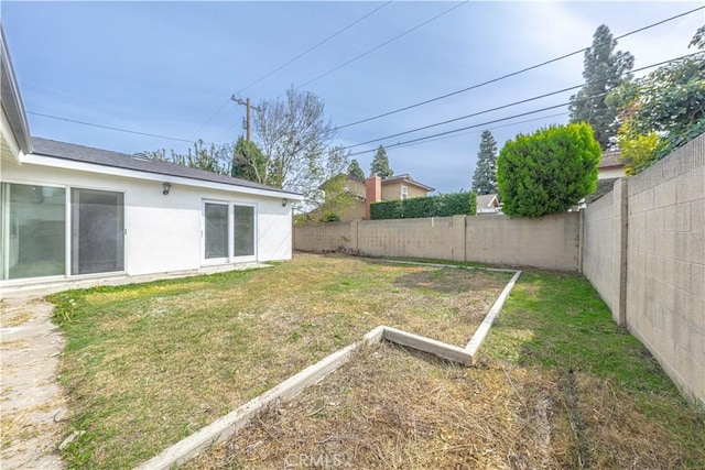 view of yard featuring a fenced backyard