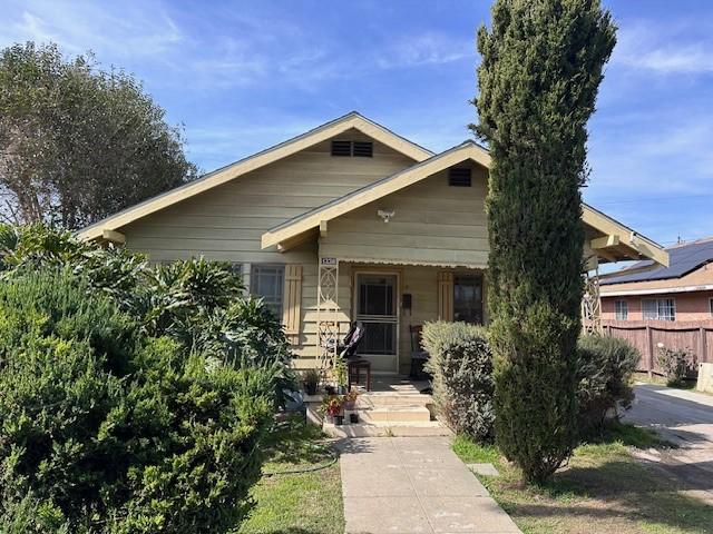 view of front facade featuring fence and a porch