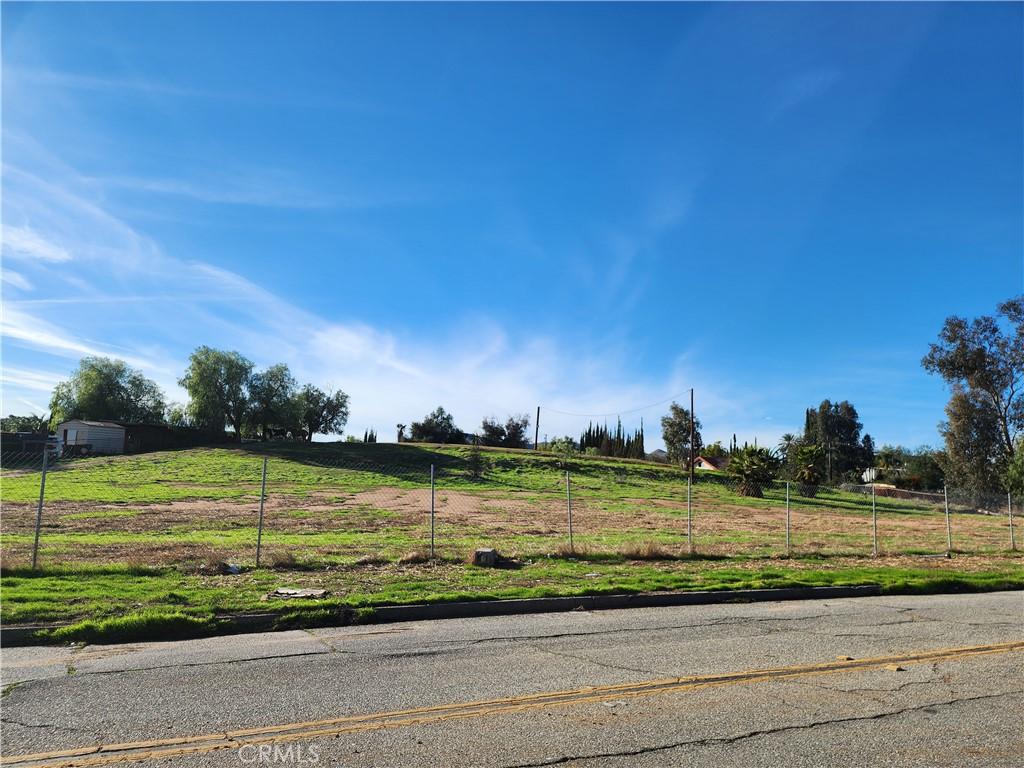 4998 Bushnell Ave, Riverside, CA 92505