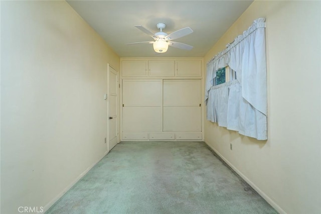 unfurnished room featuring ceiling fan and light colored carpet