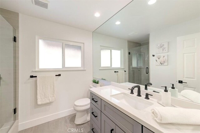 bathroom featuring toilet, recessed lighting, vanity, visible vents, and baseboards