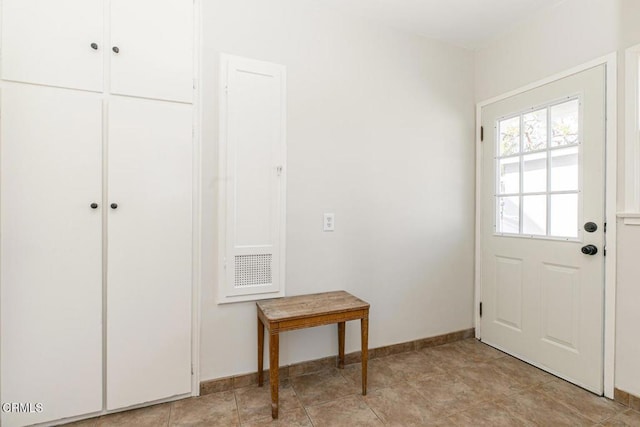 entryway featuring baseboards