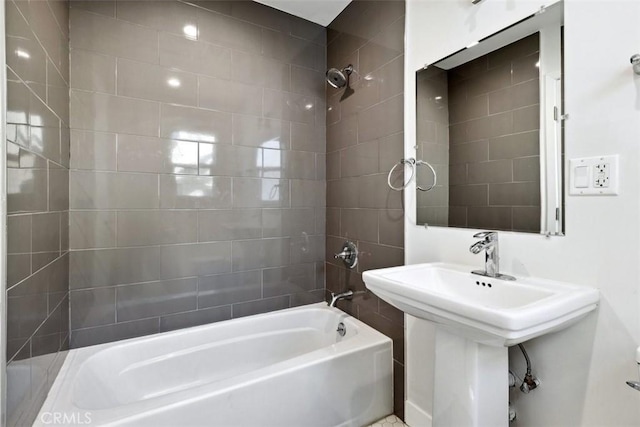 bathroom featuring sink and tiled shower / bath