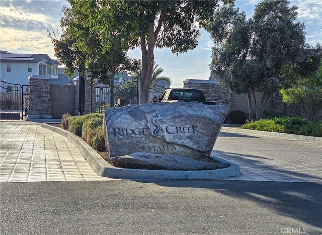 view of community / neighborhood sign