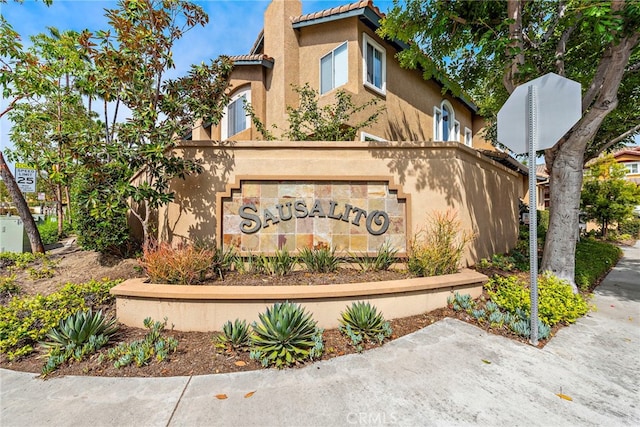 view of community / neighborhood sign