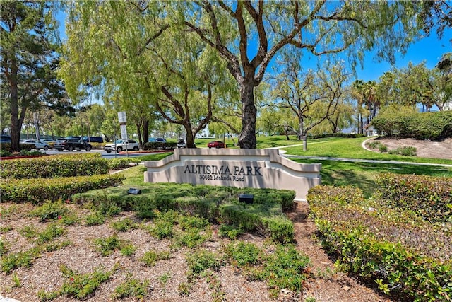 community sign featuring a lawn