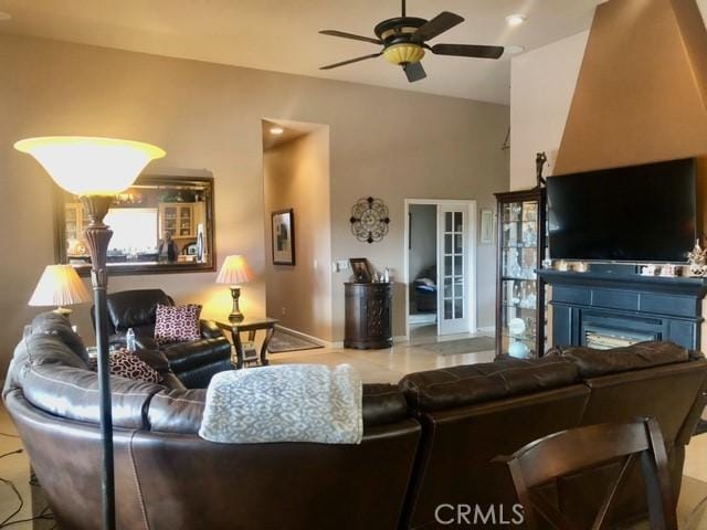 living room featuring ceiling fan