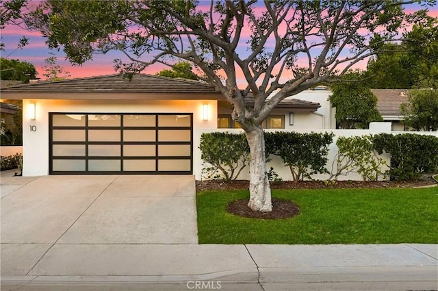 view of front of home featuring a yard and a garage