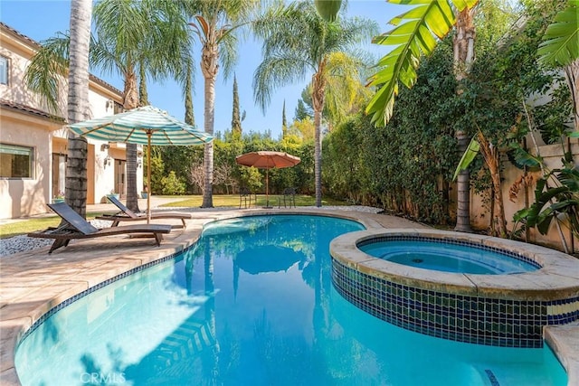 view of pool featuring an in ground hot tub